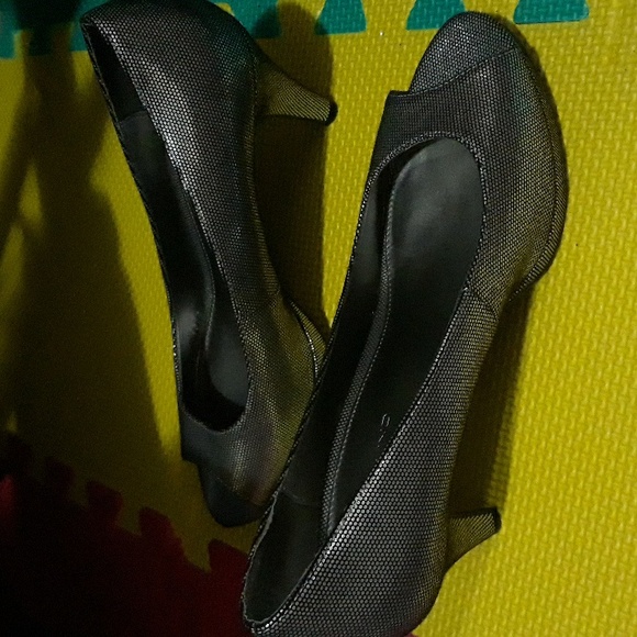 Metallic Bandolino Pumps - Picture 7 of 8